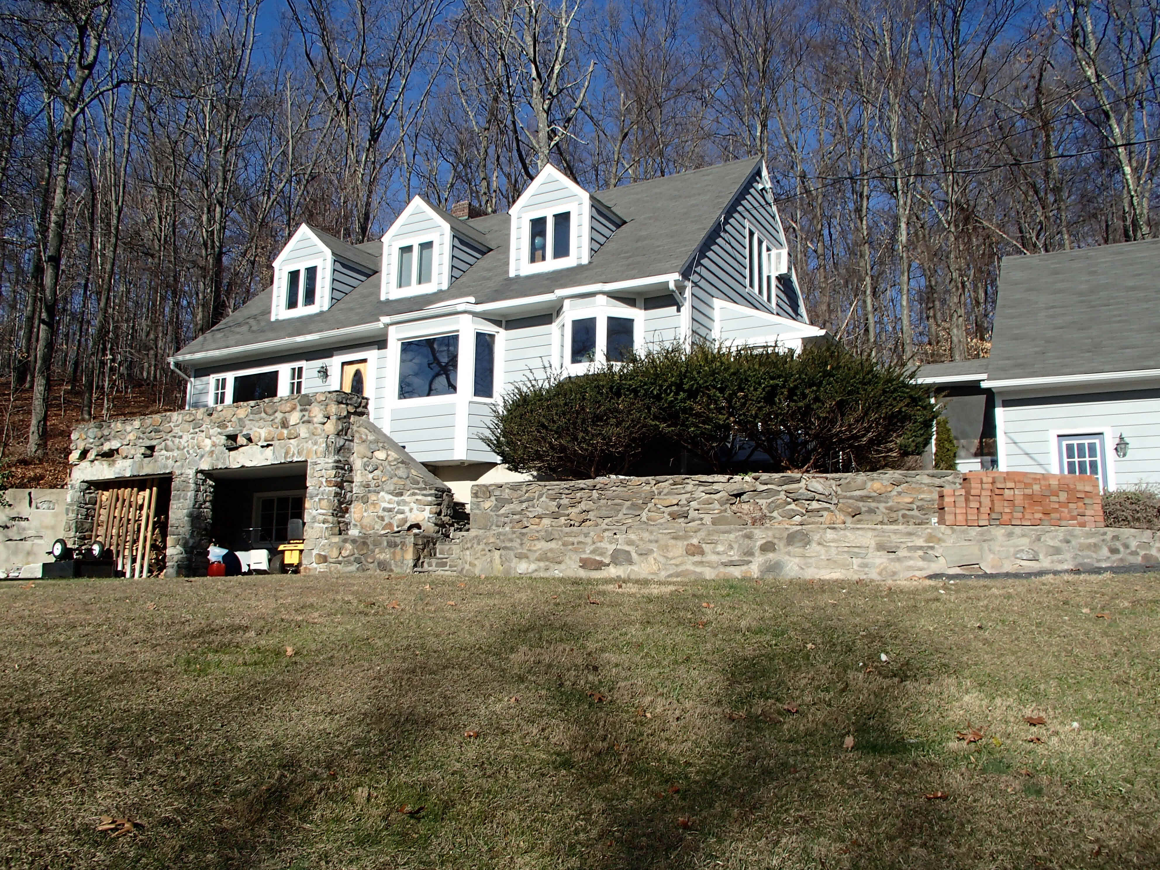 Building photograph for 26 CEDAR HILL RD